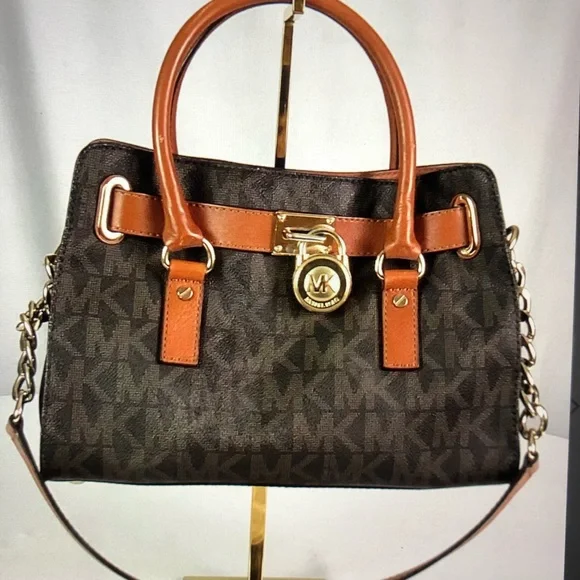 Michael Kors | Bags | Authentic Mk Purse In Great Like New  display picture 3